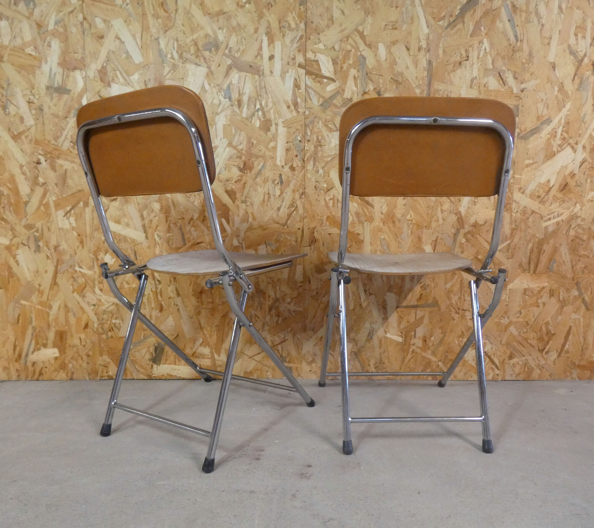 2 Eyrel folding chairs in chromed metal and skai 1970s