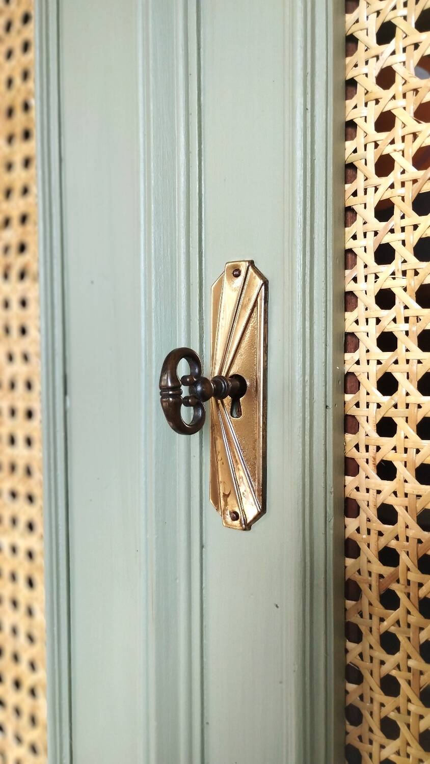 Armoire cannée aux oranges