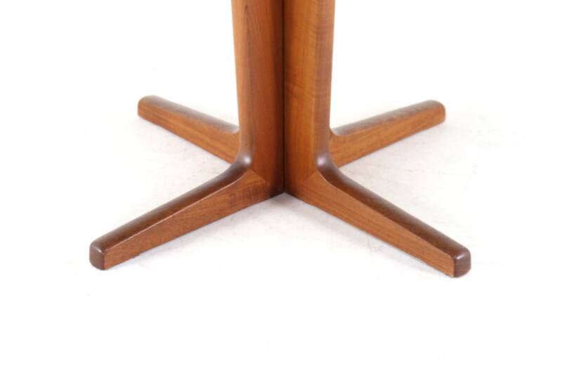 Danish round 1x extendable dining table 'Outrup' - teak