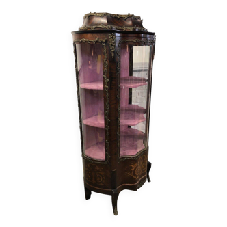Vitrine meuble de rangement mouvementée de style Louis XV