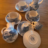 Set of 5 cups and under cups and 2 carafons in Gien porcelain.