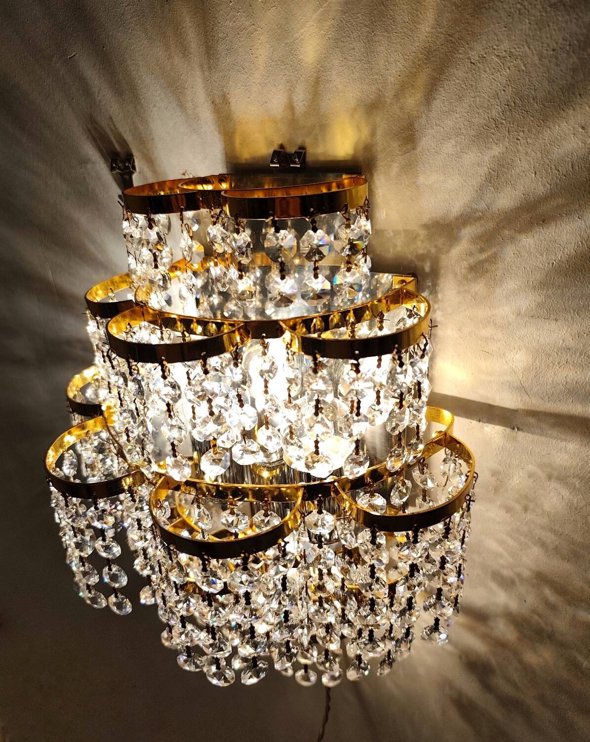 Applique du classique classique des cristaux. Espagne, années 1980.