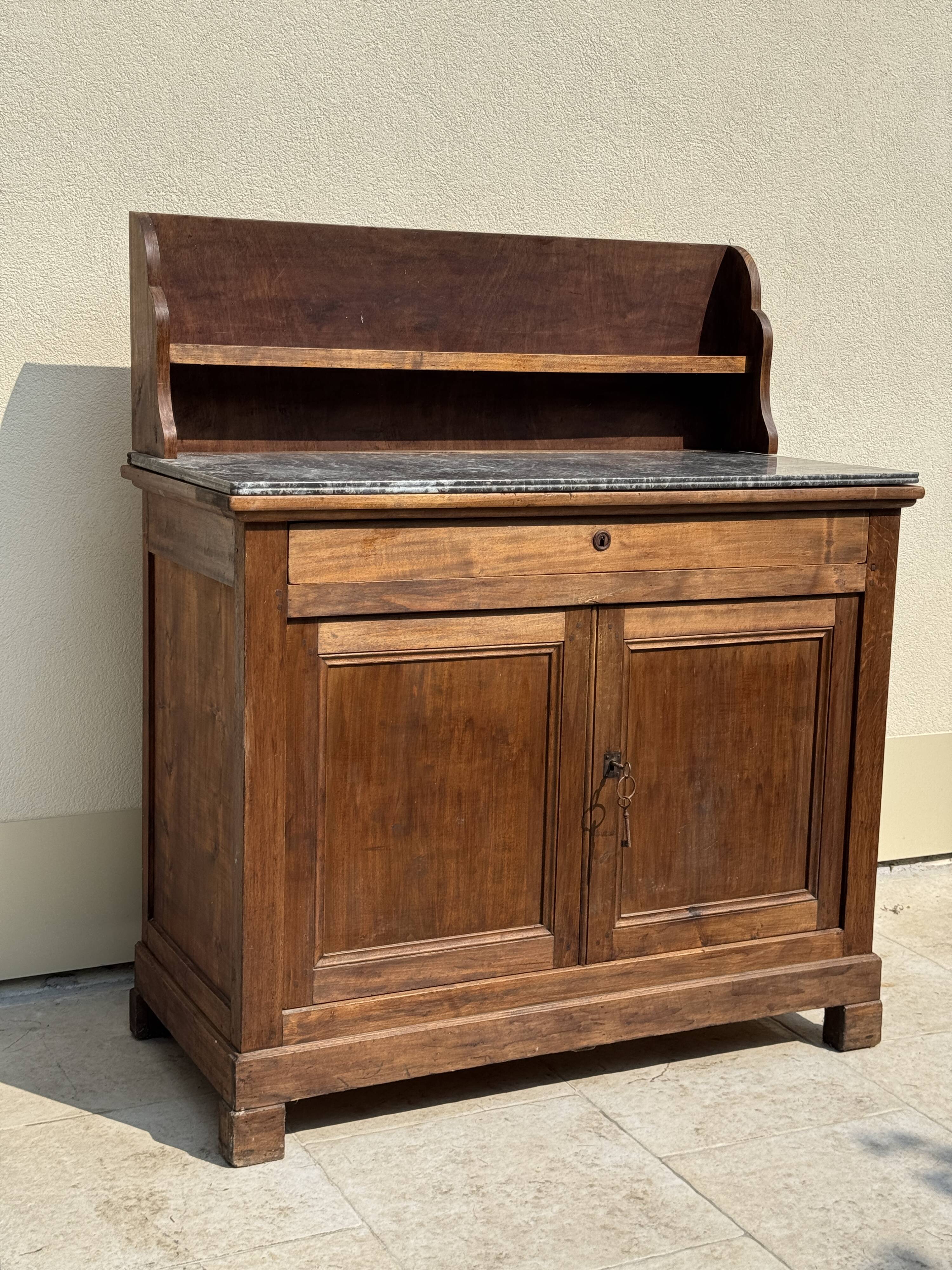 Grand buffet, meuble de toilette ancienne à dessus de marbre XIXe