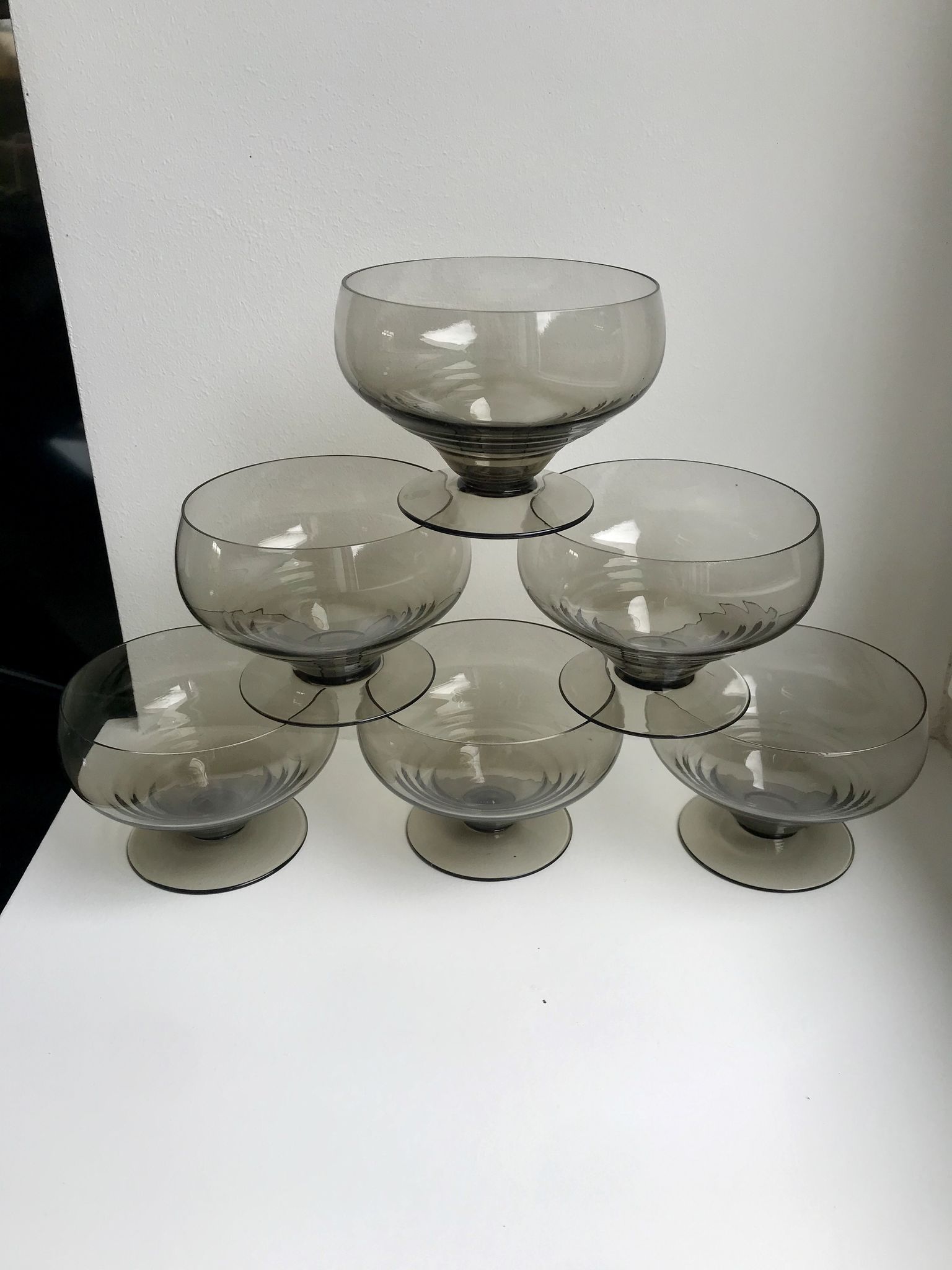 Set of 6 art deco design champagne glasses in smoked glass 30s-40s
