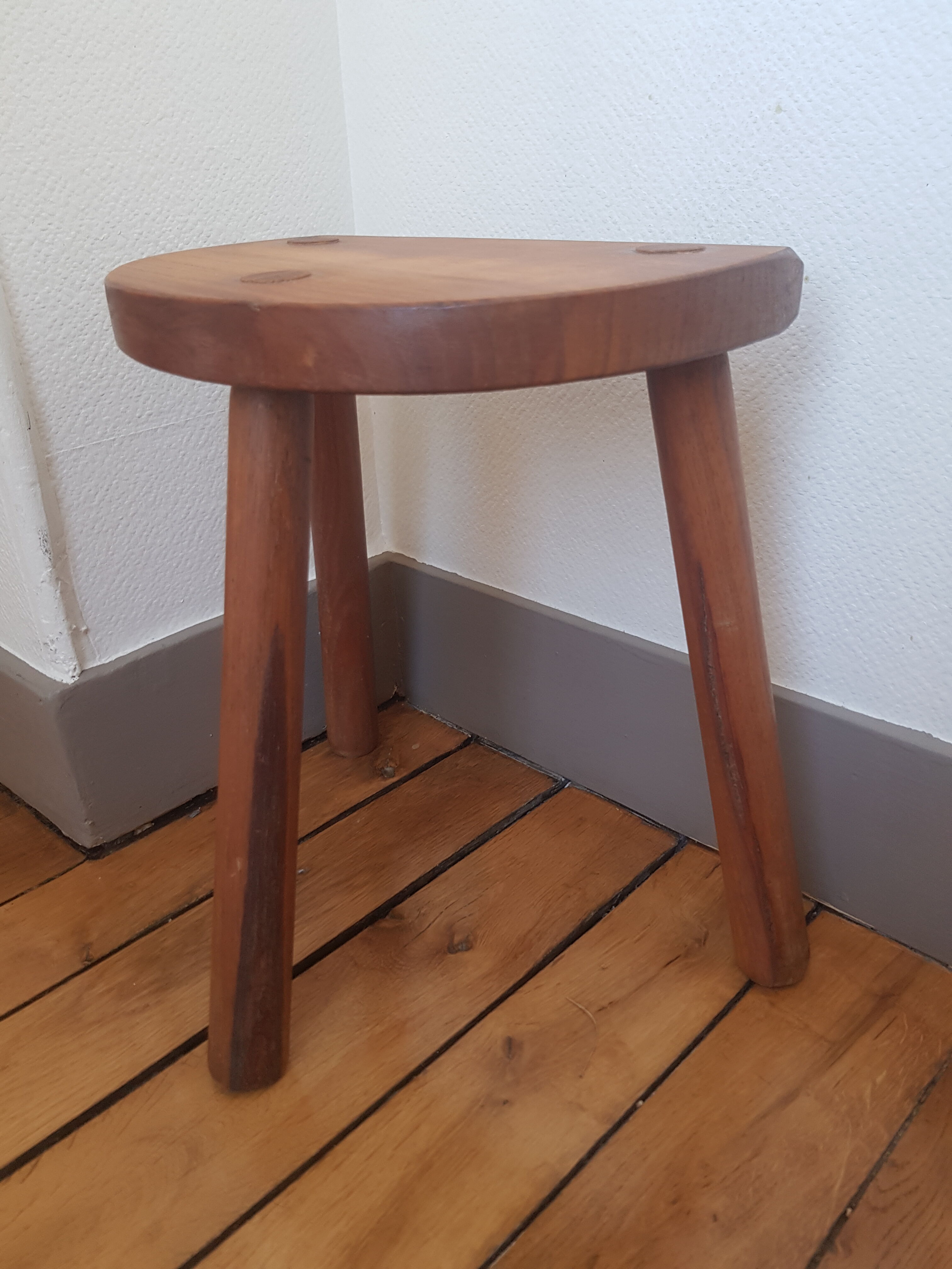 Tripod tabouret