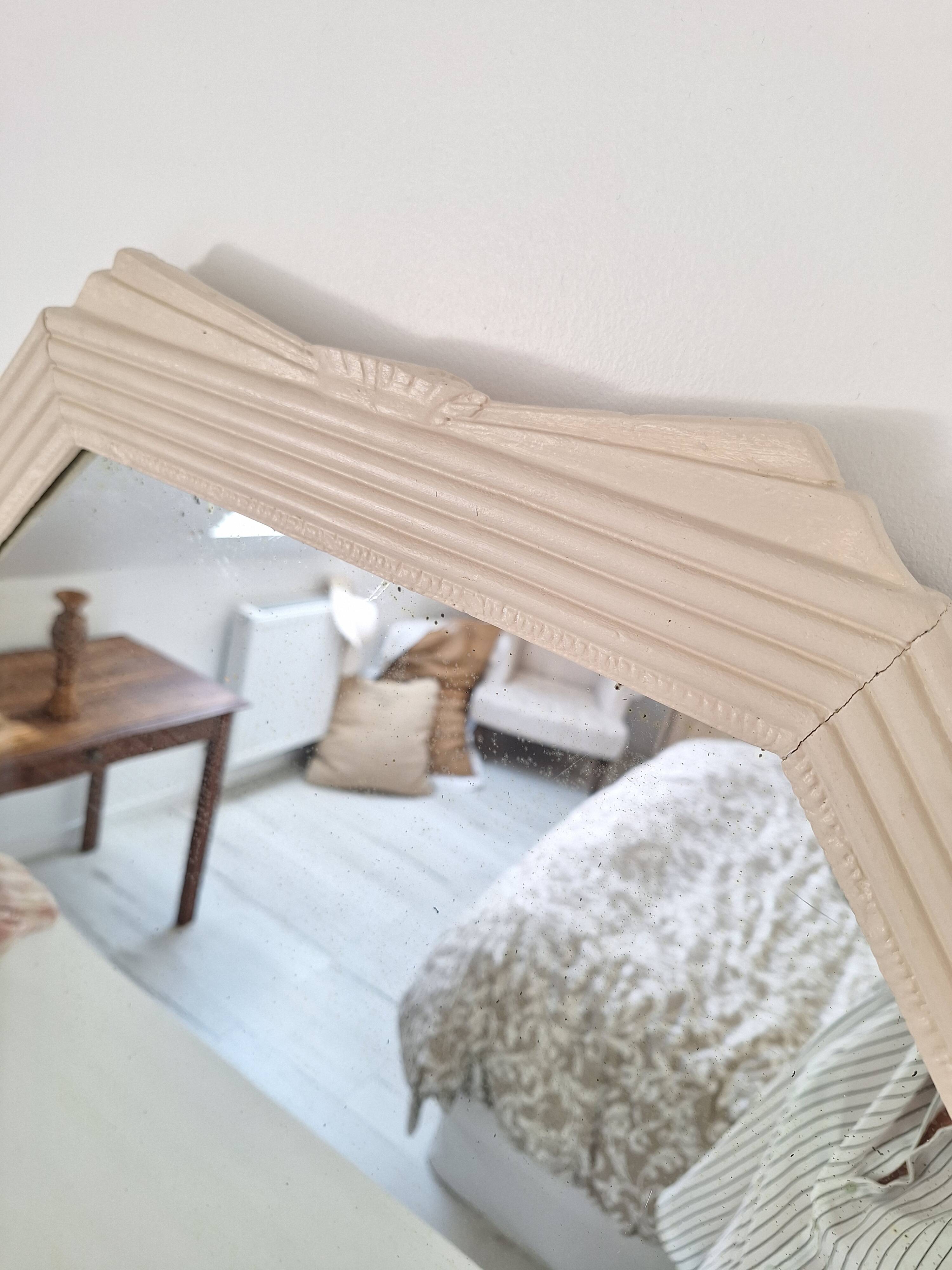 Miroir biseauté et mouluré beige