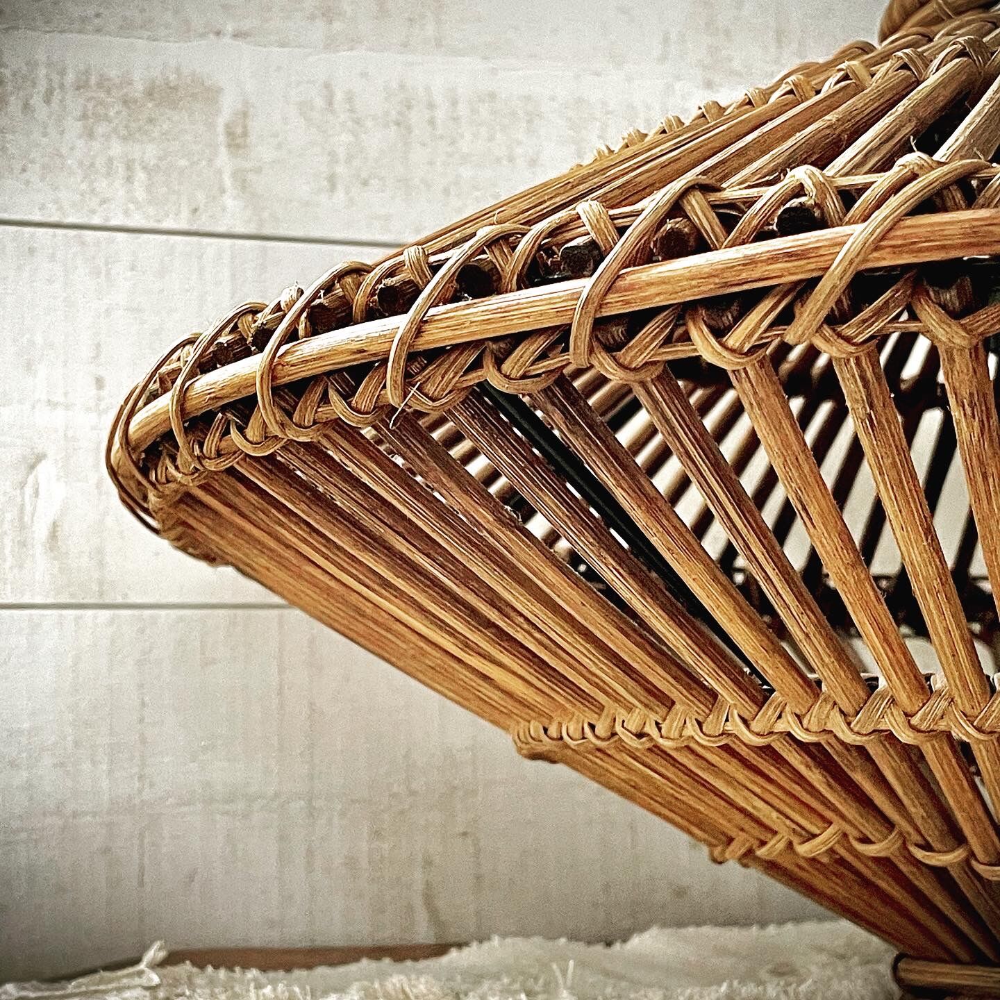 Wicker hanging lamp