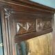 Miroir mural vintage encadré en chêne. Idéal pour les décorateurs.