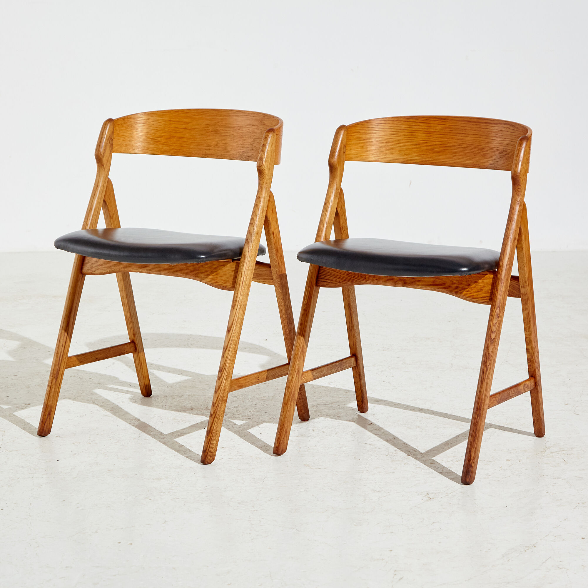 Model 71 oak dining chair by Henning Kjærnulf for Boltings