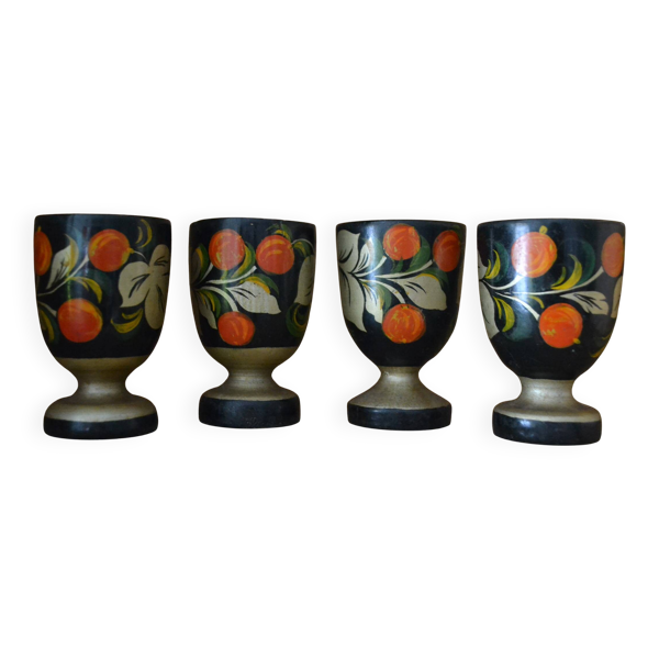 Lot de 4 coquetiers en bois peint