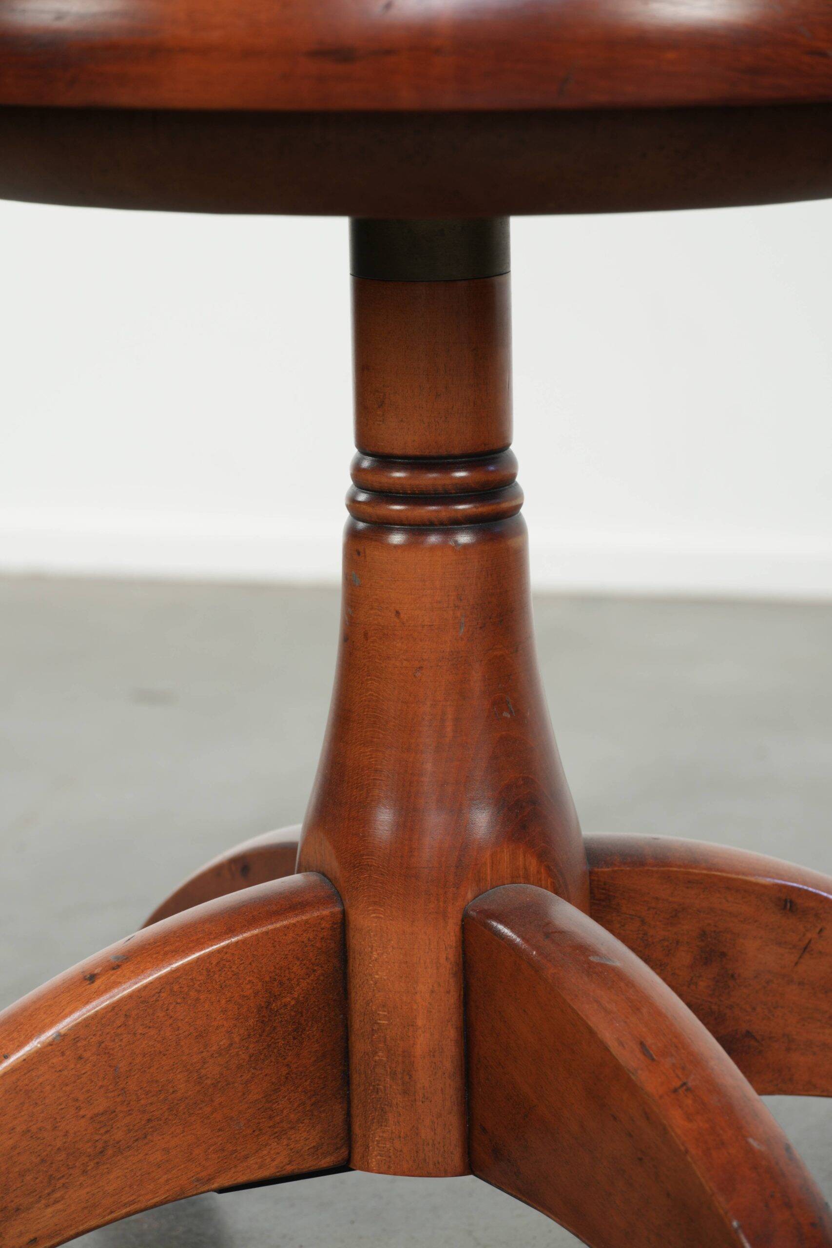 Set of 2 swivel/office chairs with a cognac-coloured cow leather seat