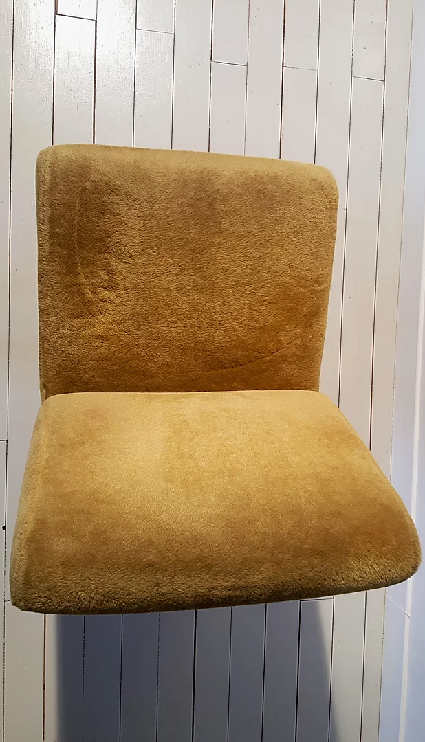 Mustard chair Pelfran model Kiss