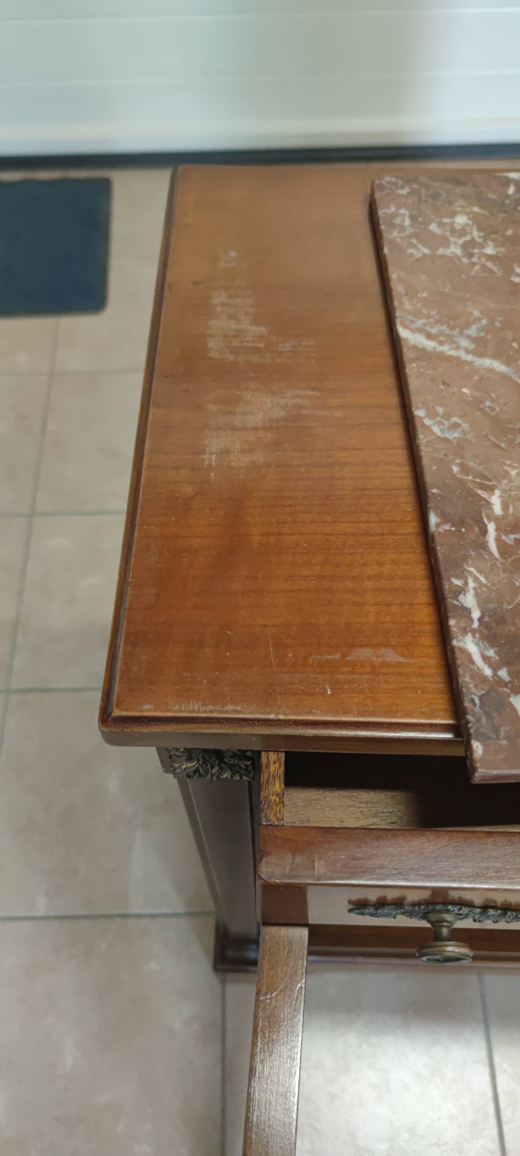 Low shoe storage cabinet