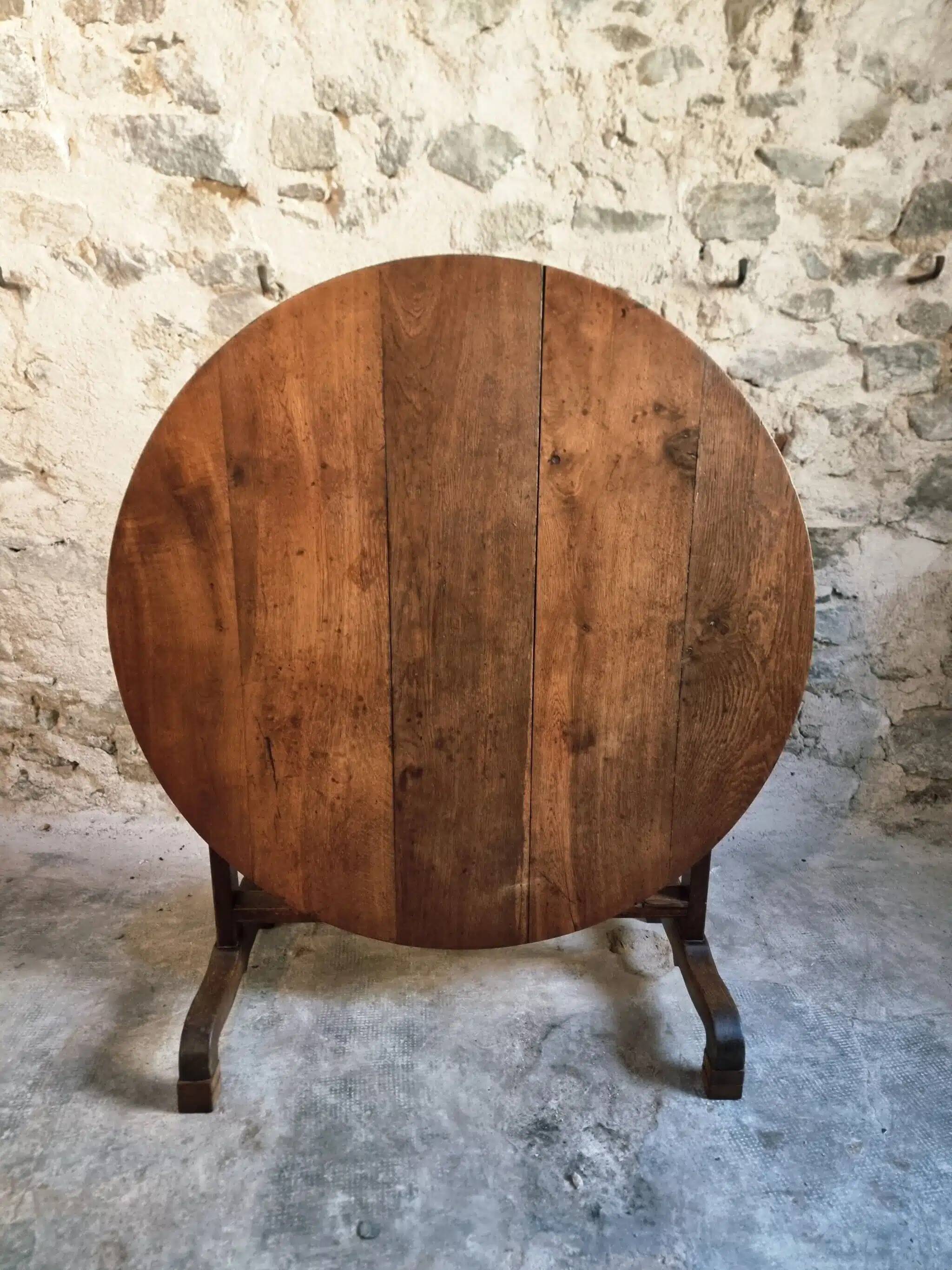 Antique French oak wine table – Loire region – Tilting top – 107 cm diameter