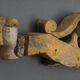 Élément en bois sculpté polychrome décor d'animaux ailés XXe Inde