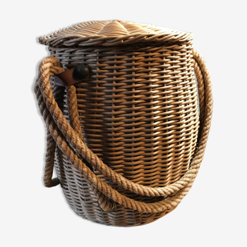 Wicker pan and vintage rope