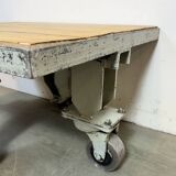Table basse industrielle grise, années 1960