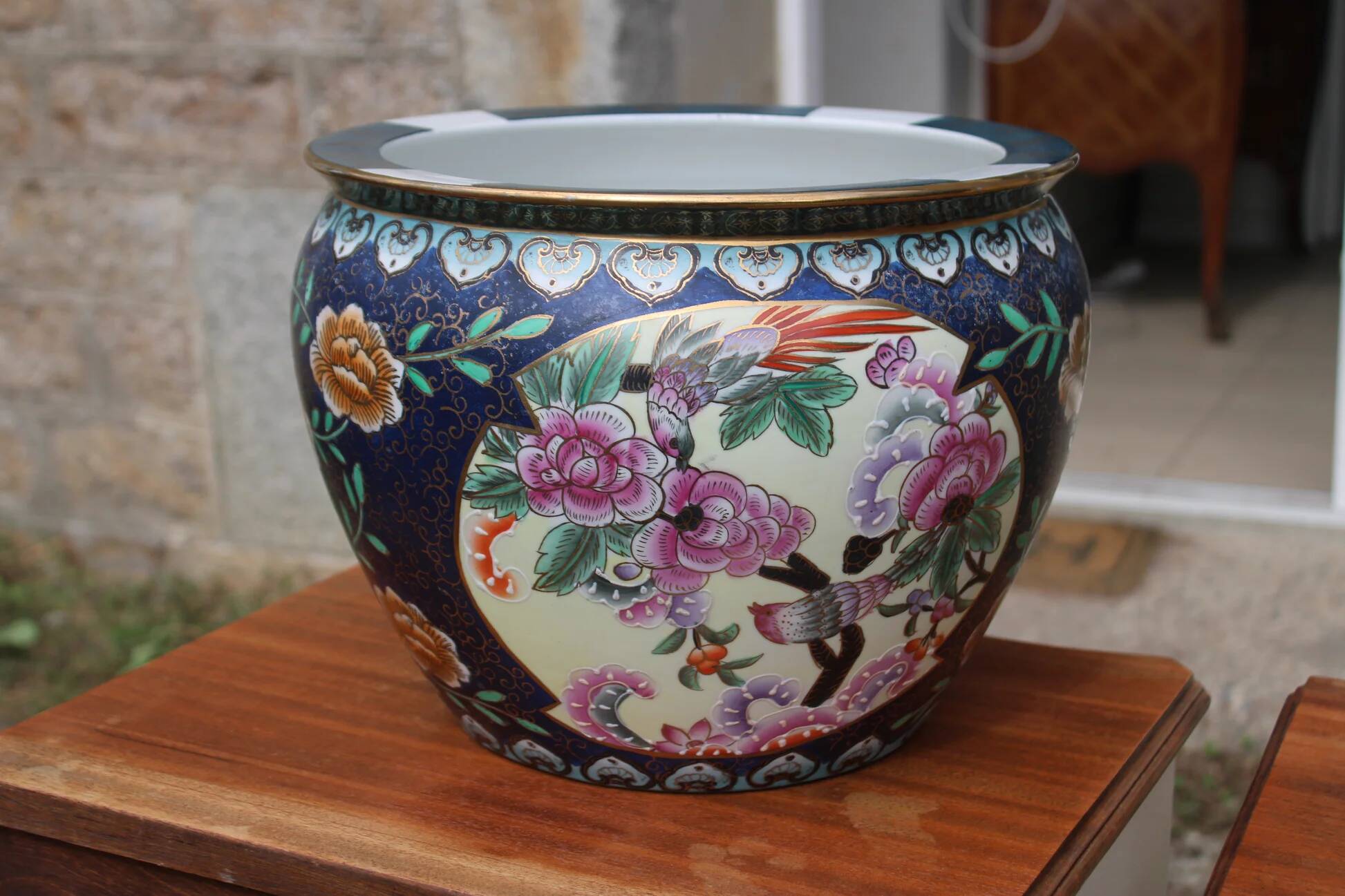 Large Chinese cache-pot in polychrome porcelain – flowers and birds – Ø33 cm