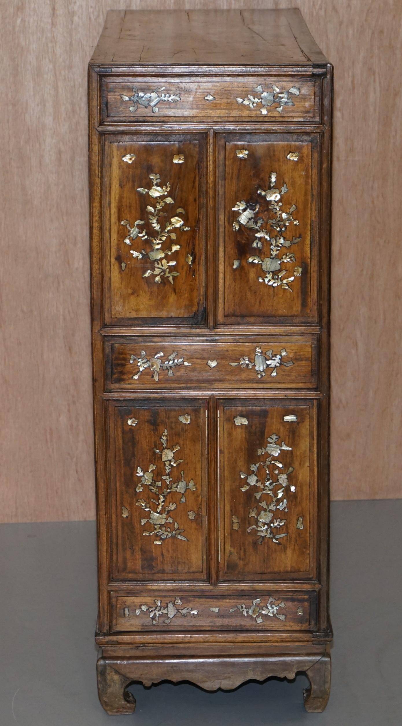 19th-century Chinese cabinet inlaid with mother-of-pearl