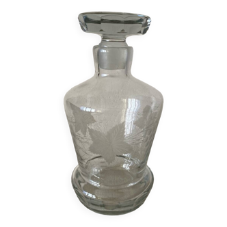 Small carafe in blown cut glass with engraved decoration of vine leaves and grapes, threaded stopper