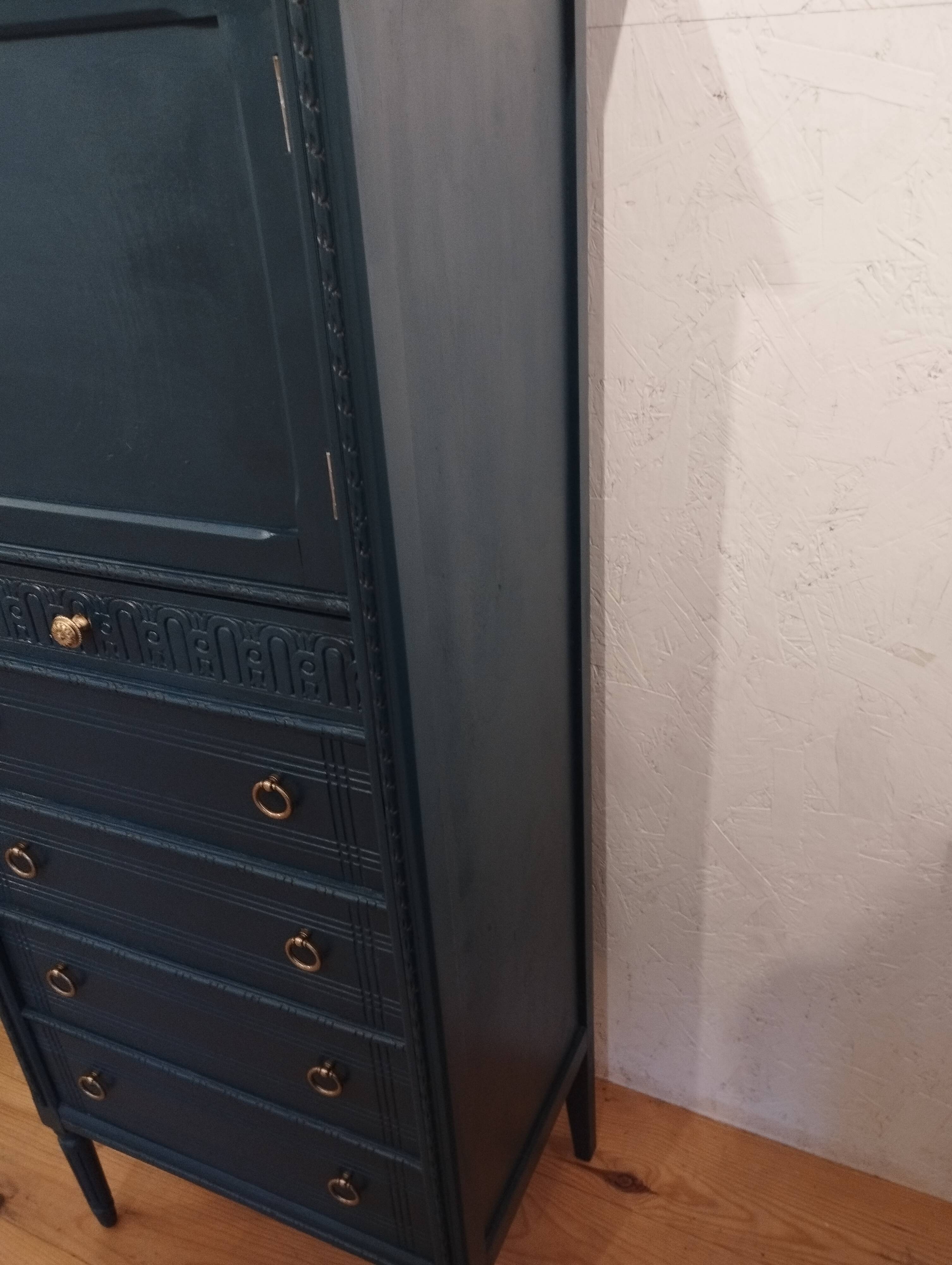 Chest of drawers