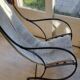 Fauteuil en fer forge et peau