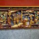 Grande Banquette asiatique sculptée –Bois laqué et panneaux en relief