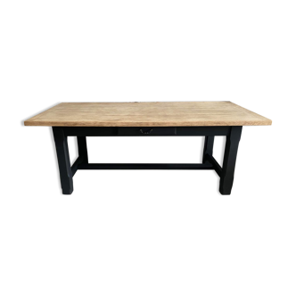 Farm table