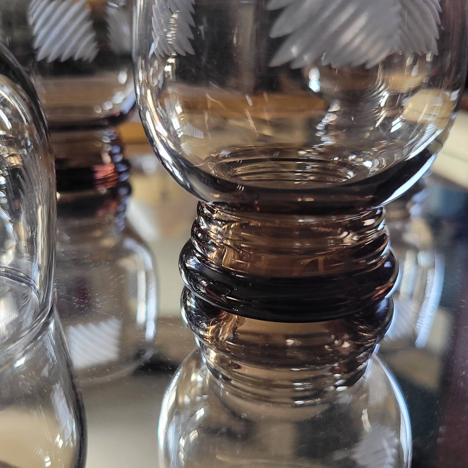 5 Engraved smoked glasses — 70s