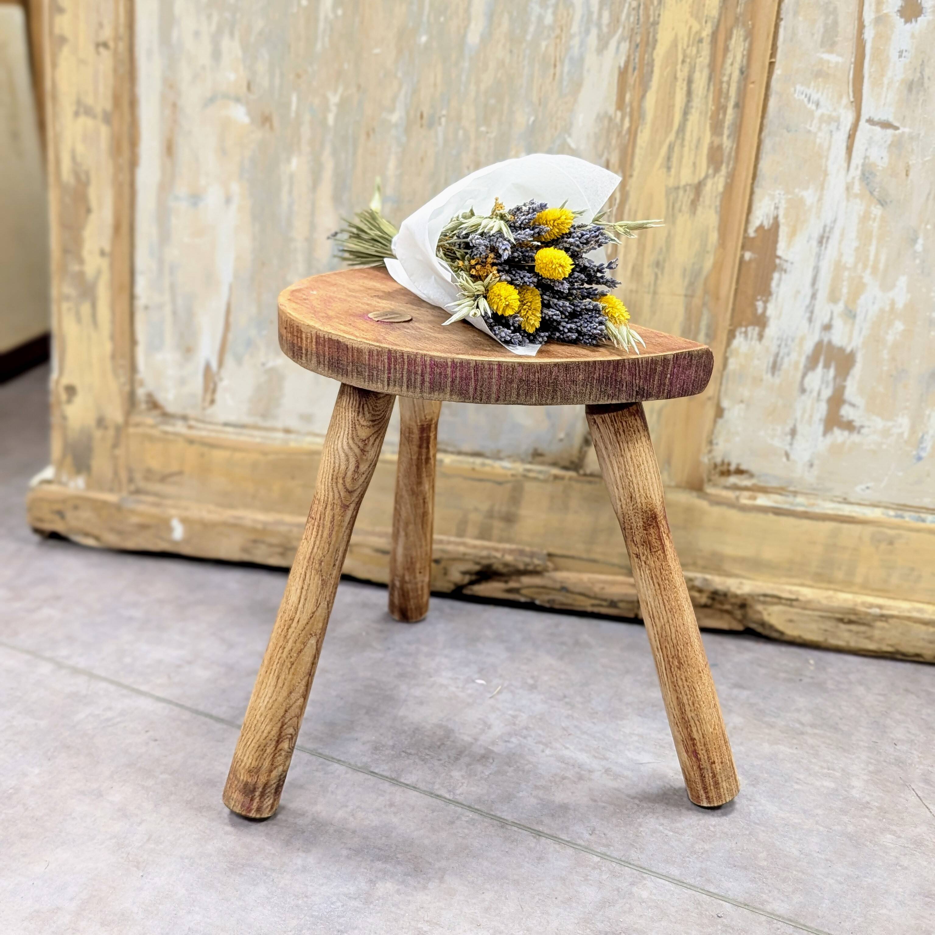 Tripod cowherd stool