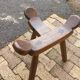 Tabouret tripode brutaliste