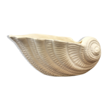 Shell-shaped pot cover in matt white ceramic