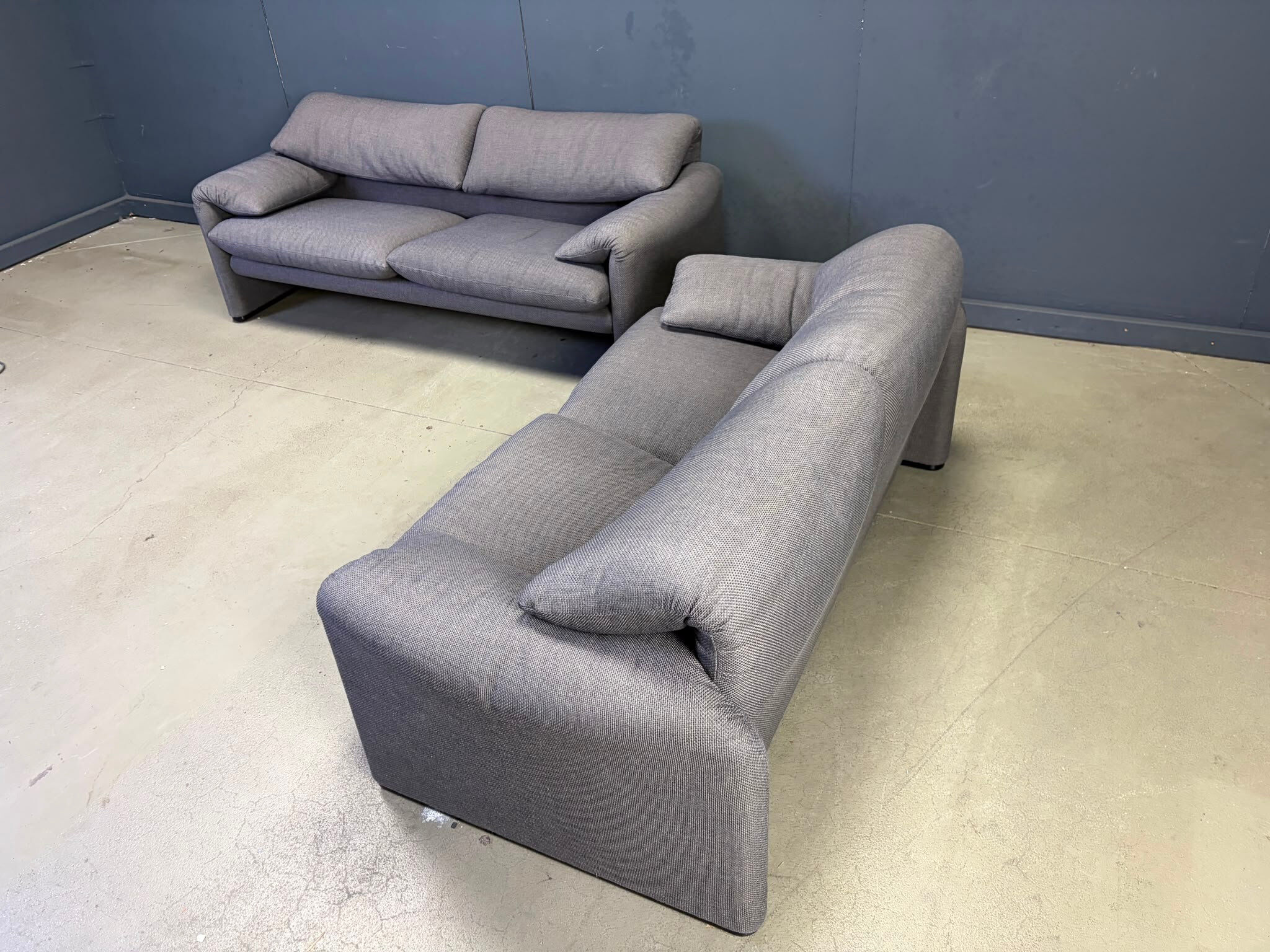 Paire de canapés Maralunga par Vico Magistretti pour Cassina, années 1990.