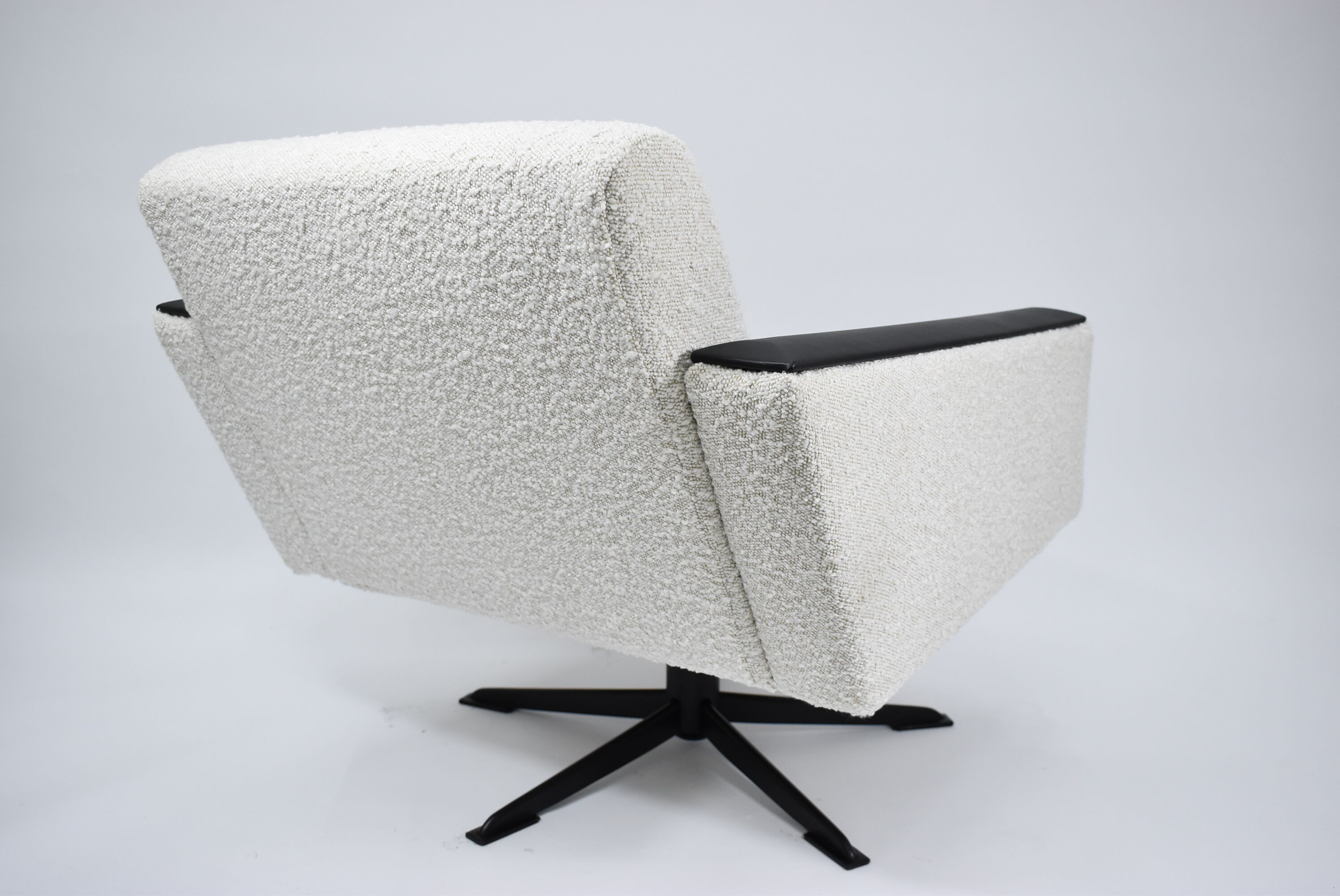 Fauteuil vintage Deutsche Democratic Republic DDR, années 1960, Bouclé blanc