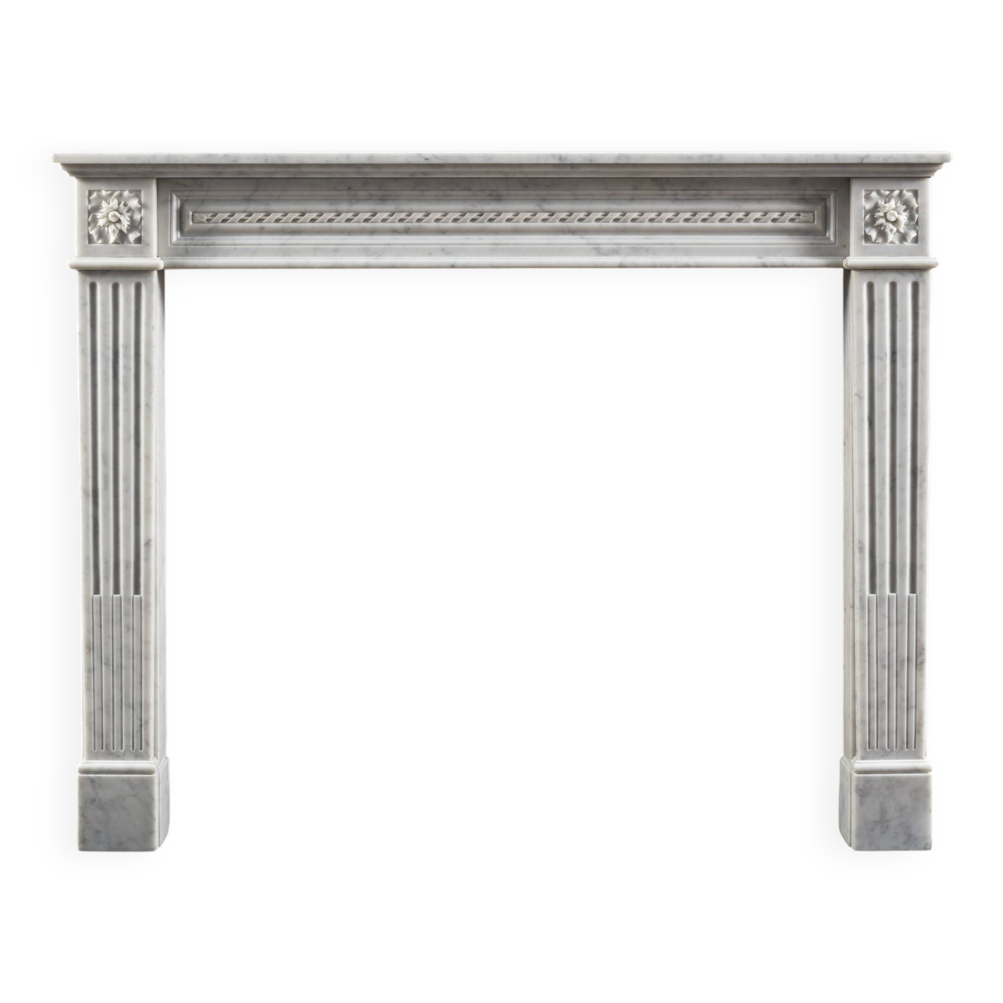 Cheminée en marbre de Carrare de style Louis XVI