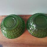 2 bols vintage en verre moulé vert facetté