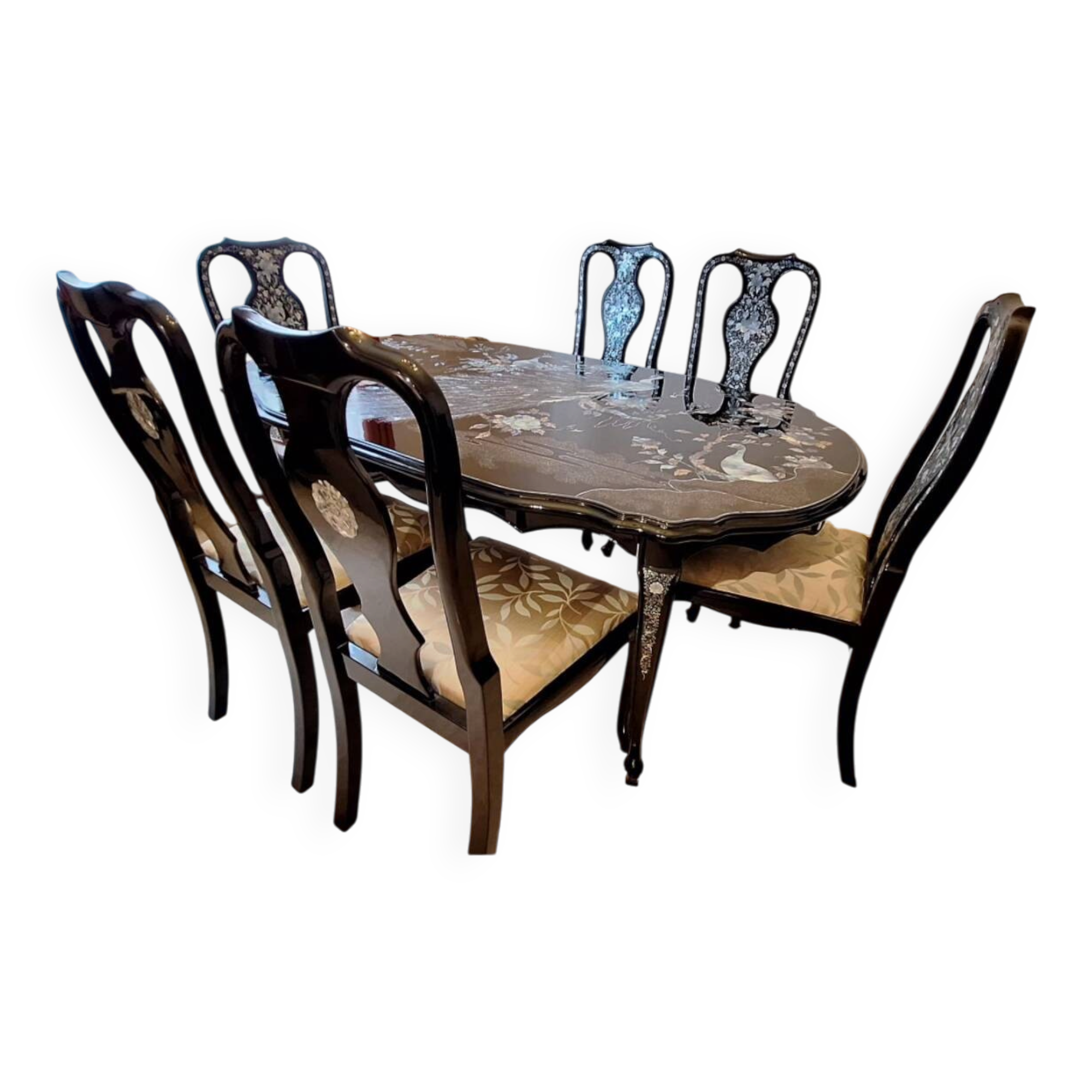 Tables coréenne laquée avec incrustations nacrées et 8 chaises