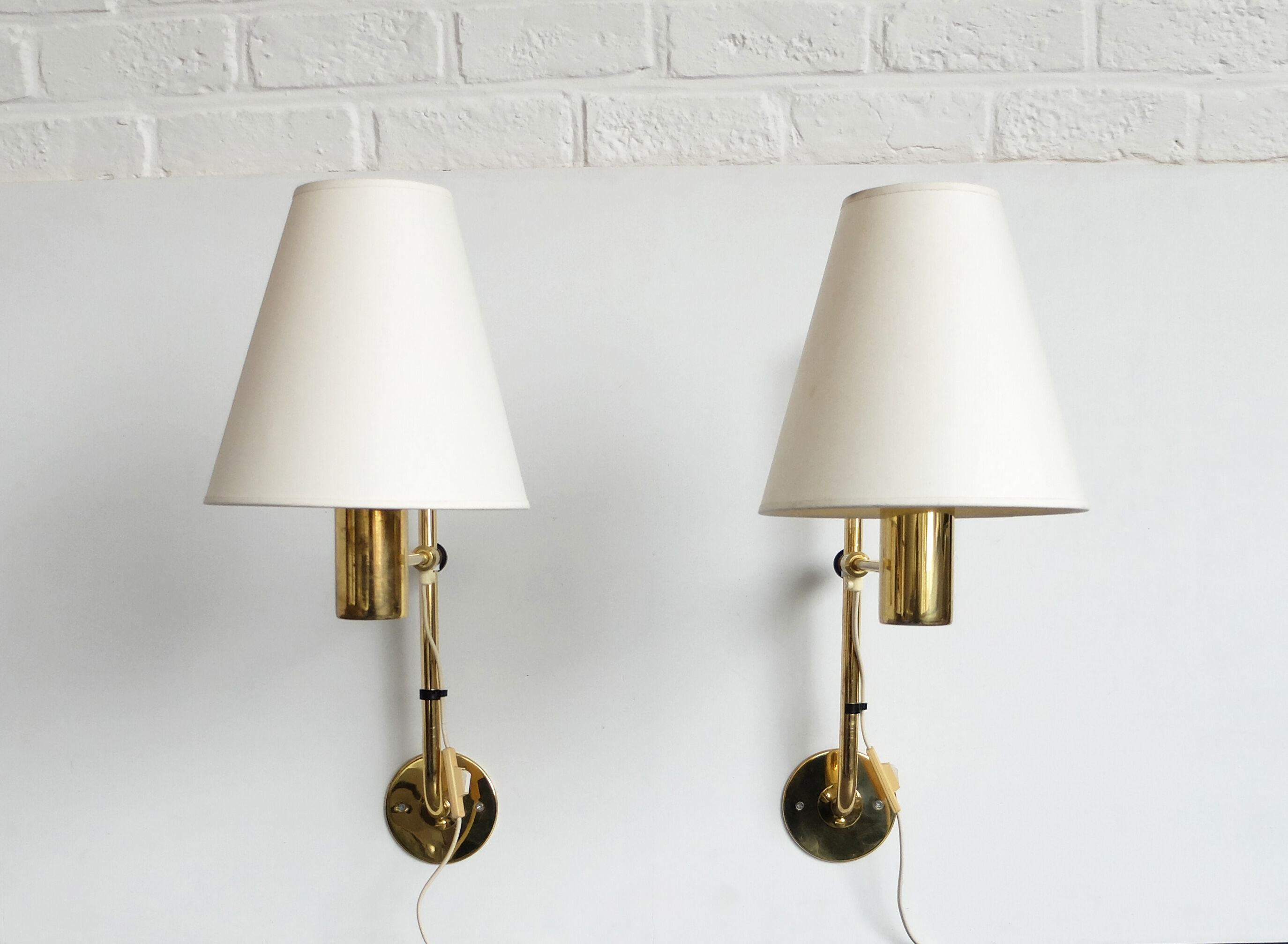 Pair orientable sconces V-393 Hans-Agne Jakobsson for AB Markaryd Sweden, brass