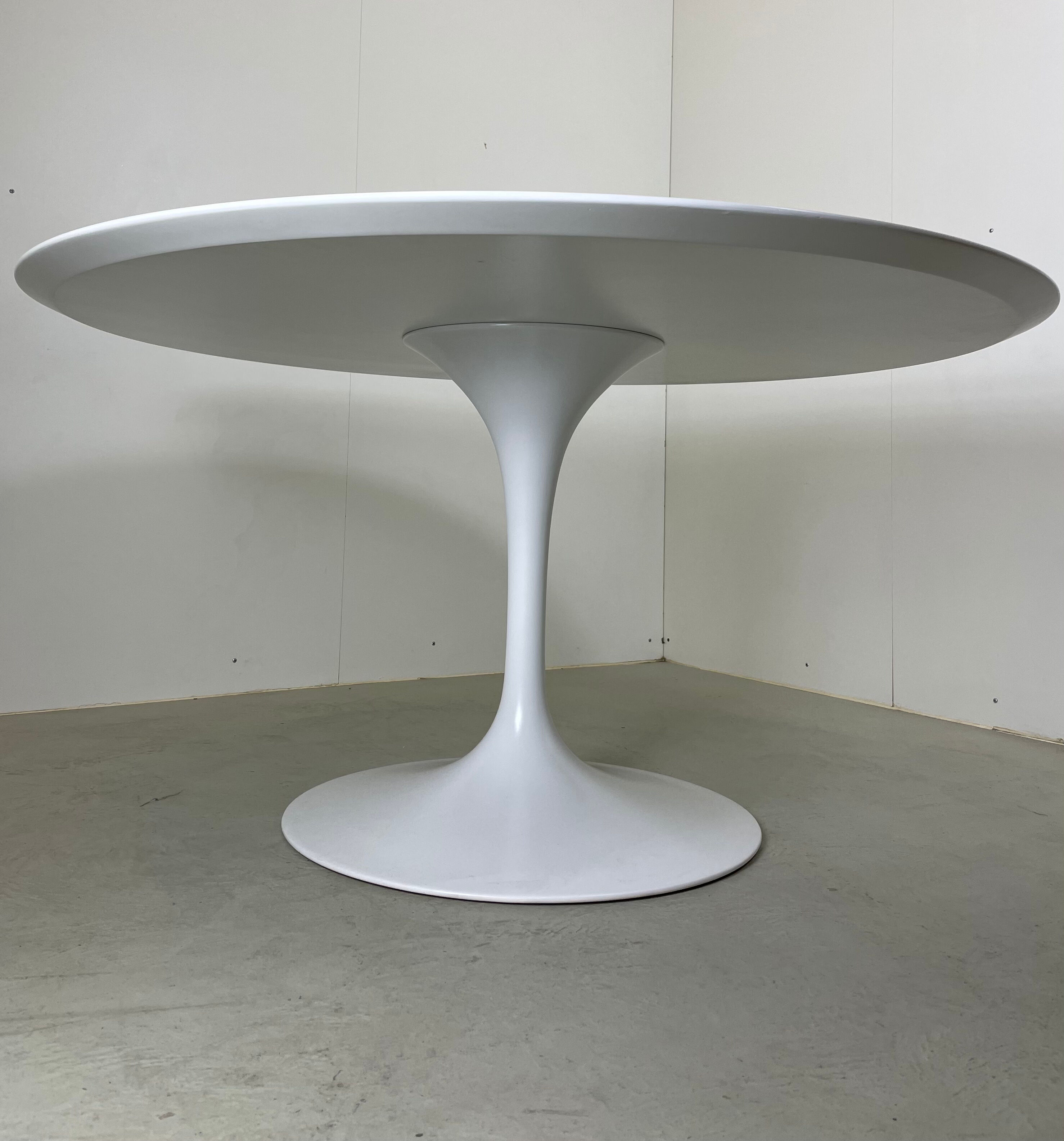 Table Saarinen pour Knoll International années 1960
