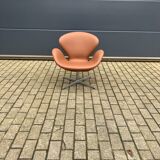 Fritz Hansen Swan chair by Arne Jacobsen in Cognac leather, NEW condition!!