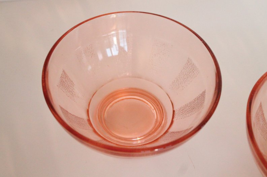 Set of 4 pink glass bowls