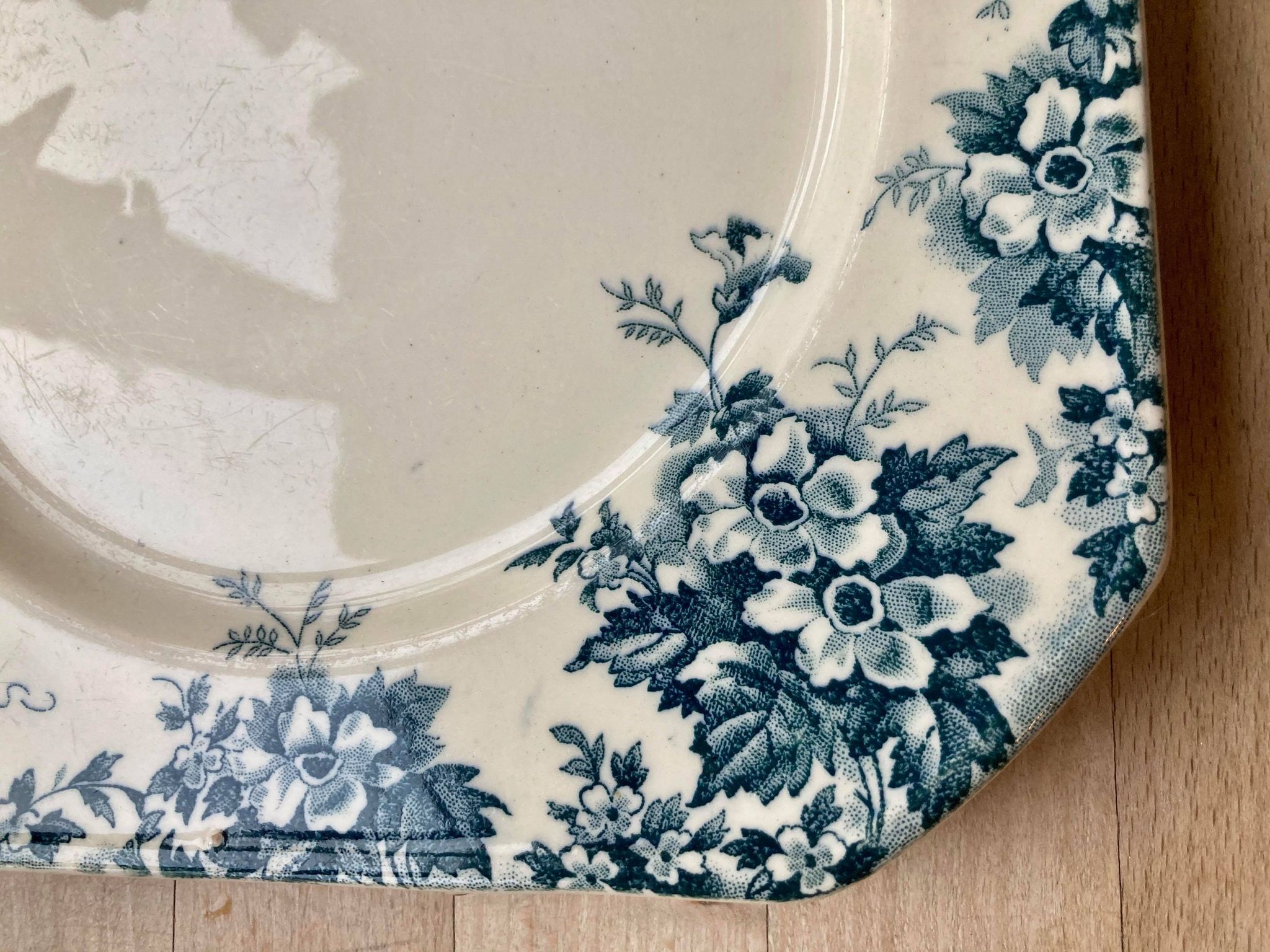 Assiette Terre de Fer Saint-Amand & Hamage modèle Marie-Louise