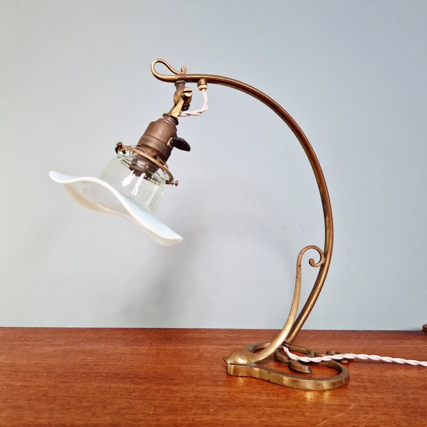 Lampe de table Art Nouveau, verre opalescent, 1900