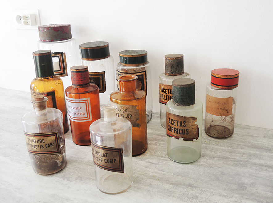 Old pharmacy pot, apothecary bottle, flores aurantii