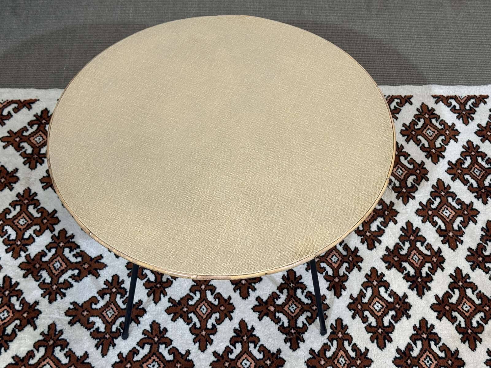 1970s guéridon in rattan with a metal base.