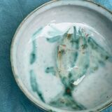 Caquelon, poêlon signe Humbert pittari vallauris modèle au poisson céramique émaillée bleue