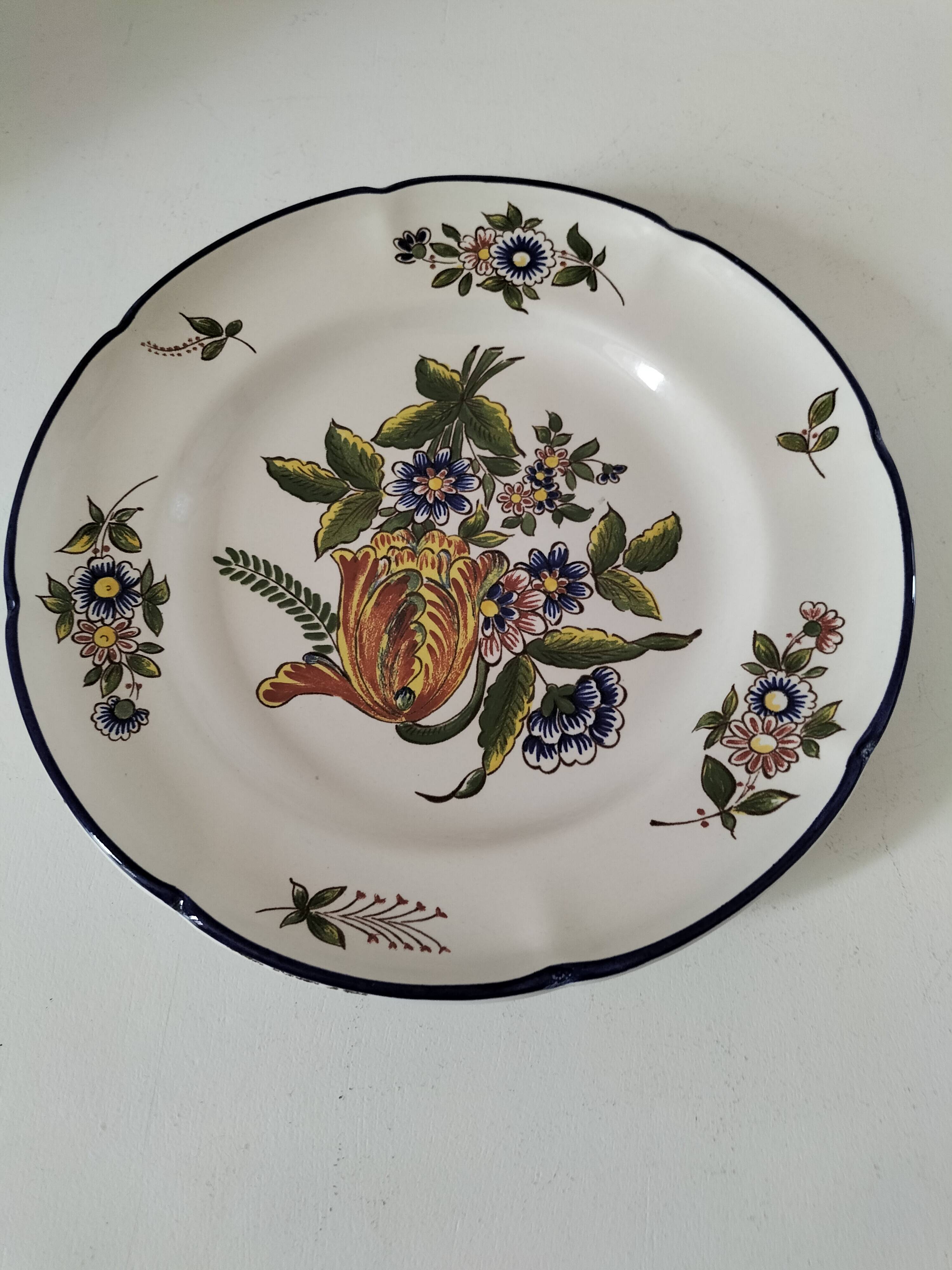 Assiette Saint Clément Tulipe décor main