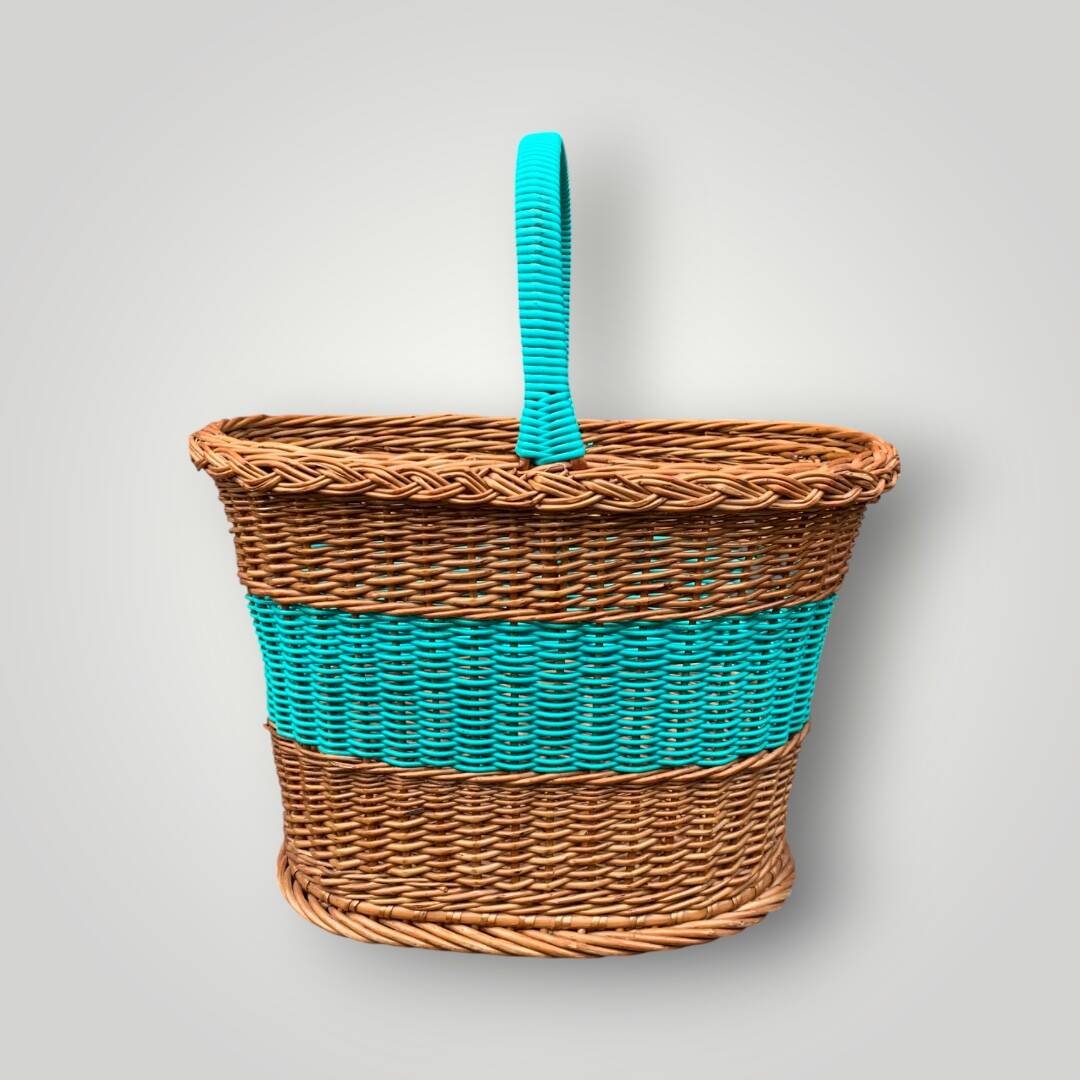 Vintage wicker basket and scoubidou