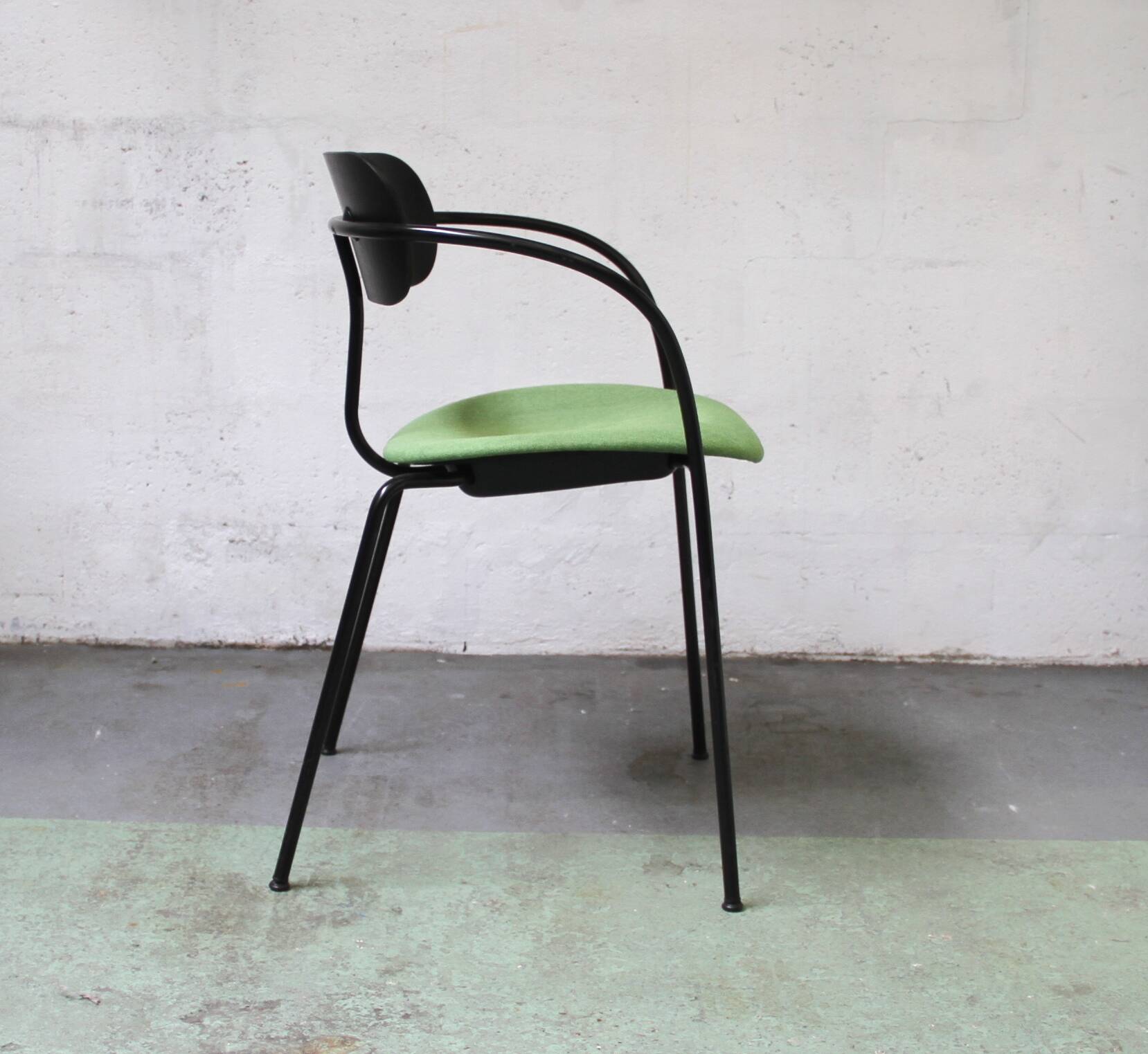 Pavilion AV4 chair, & Tradition