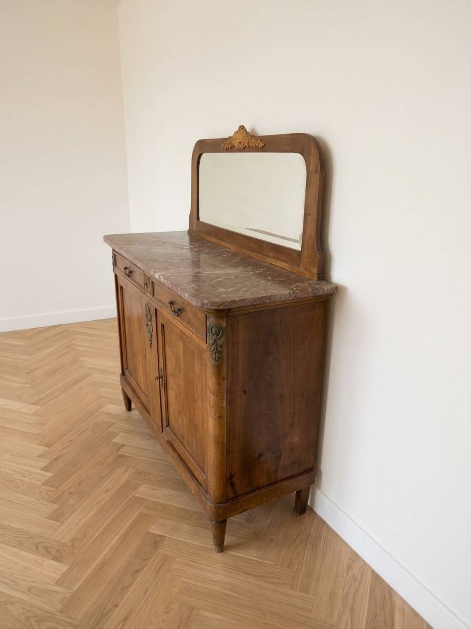 Buffet ancien en ronce de bois avec marbre et miroir